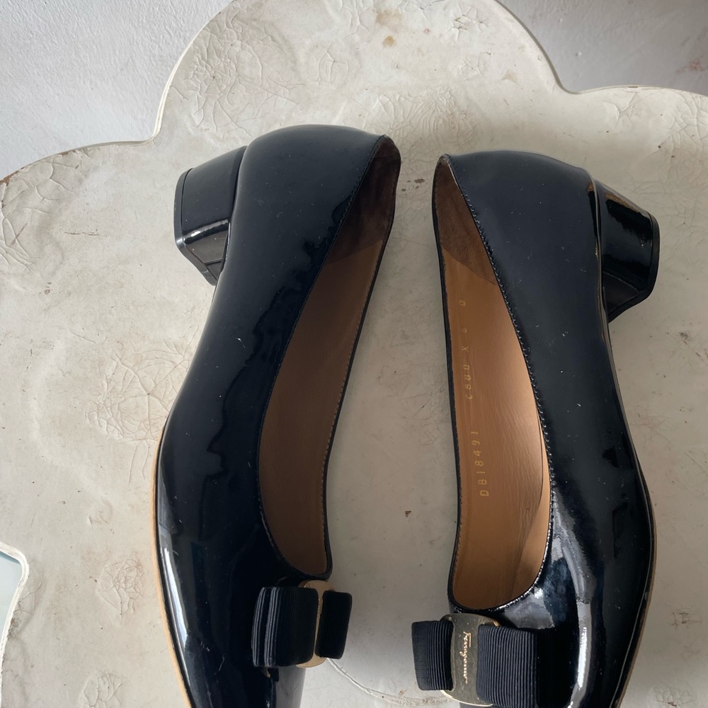 ⭐️AUTHENTIC ⭐️Salvatore Ferragamo - Picture 4 of 10